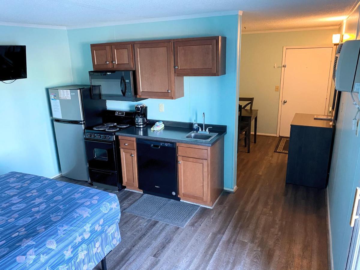 Admiral'S Quarters Motel Kure Beach Bagian luar foto