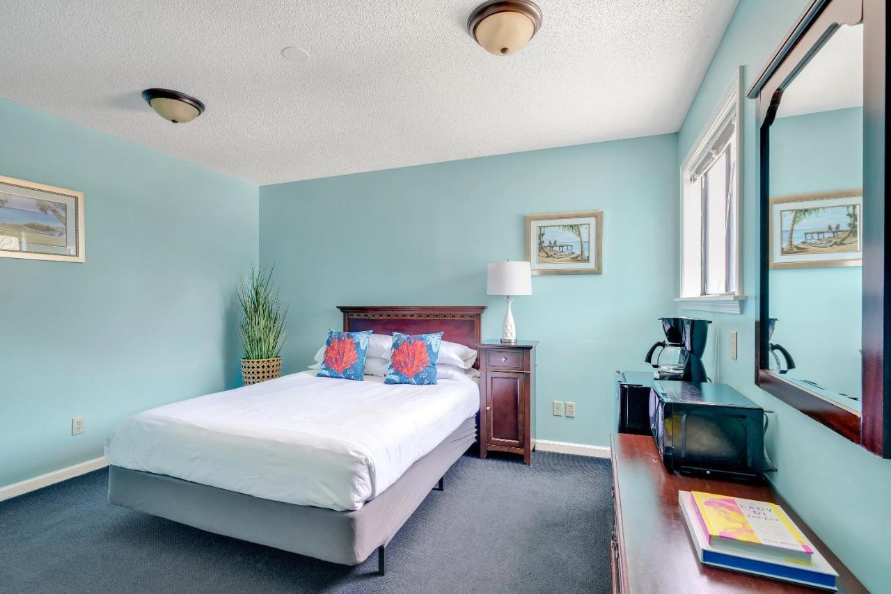 Admiral'S Quarters Motel Kure Beach Bagian luar foto