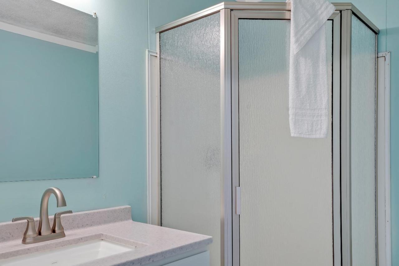 Admiral'S Quarters Motel Kure Beach Bagian luar foto