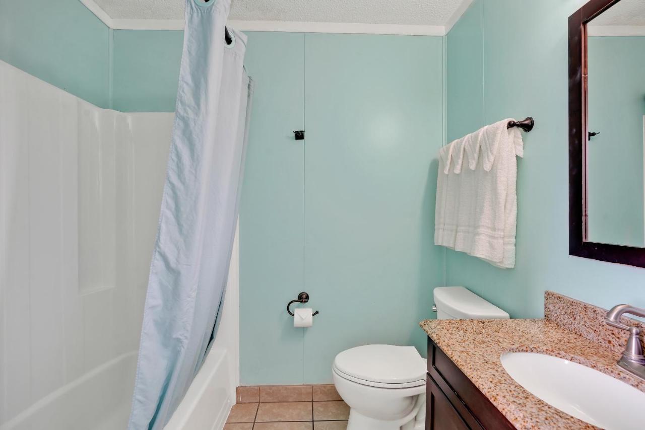 Admiral'S Quarters Motel Kure Beach Bagian luar foto