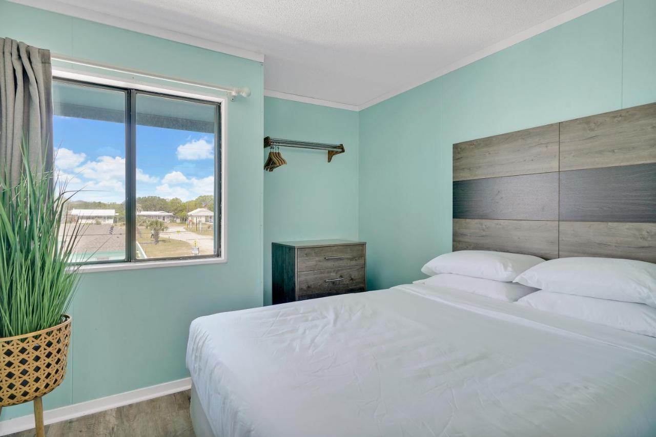 Admiral'S Quarters Motel Kure Beach Bagian luar foto
