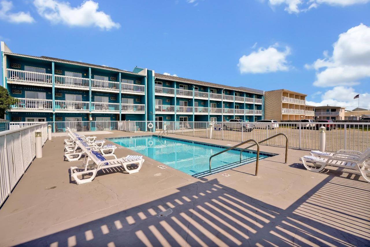Admiral'S Quarters Motel Kure Beach Bagian luar foto