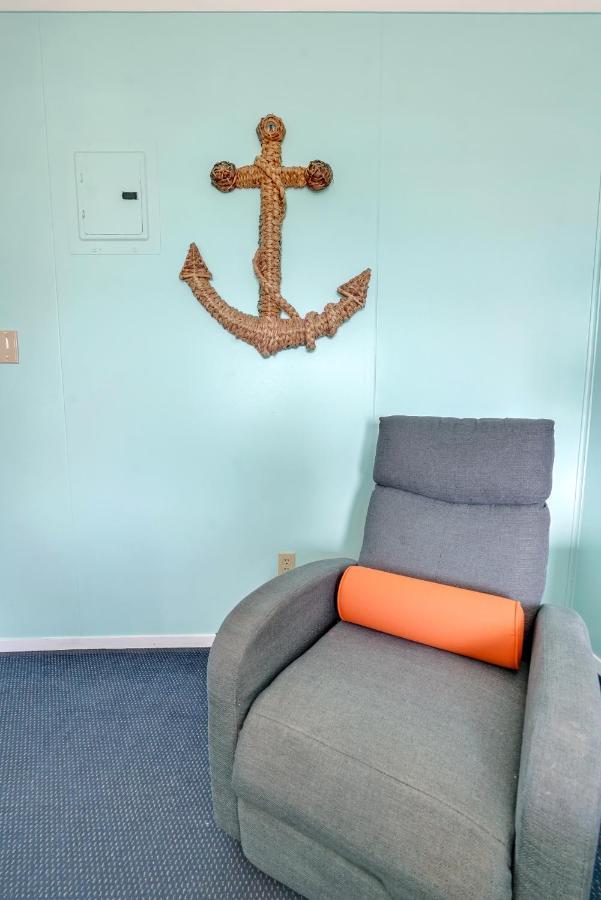 Admiral'S Quarters Motel Kure Beach Bagian luar foto